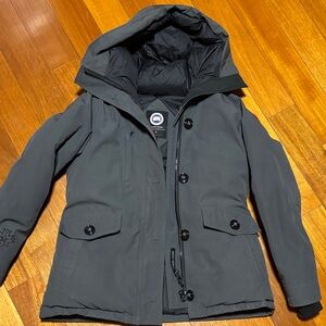 Canada Goose Women's NBA exclusive Rideau  slim fit down parka 3800L